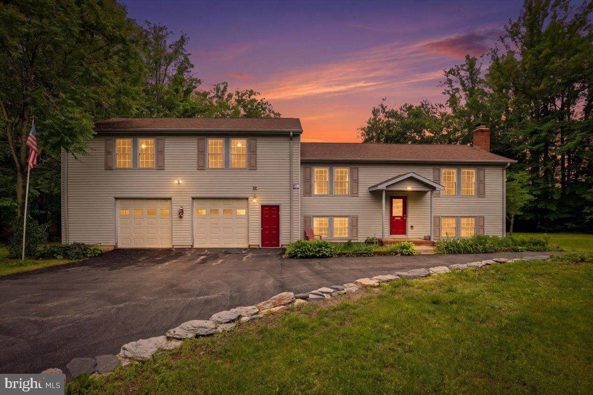 1022 Lakeview Drive - Photo 1
