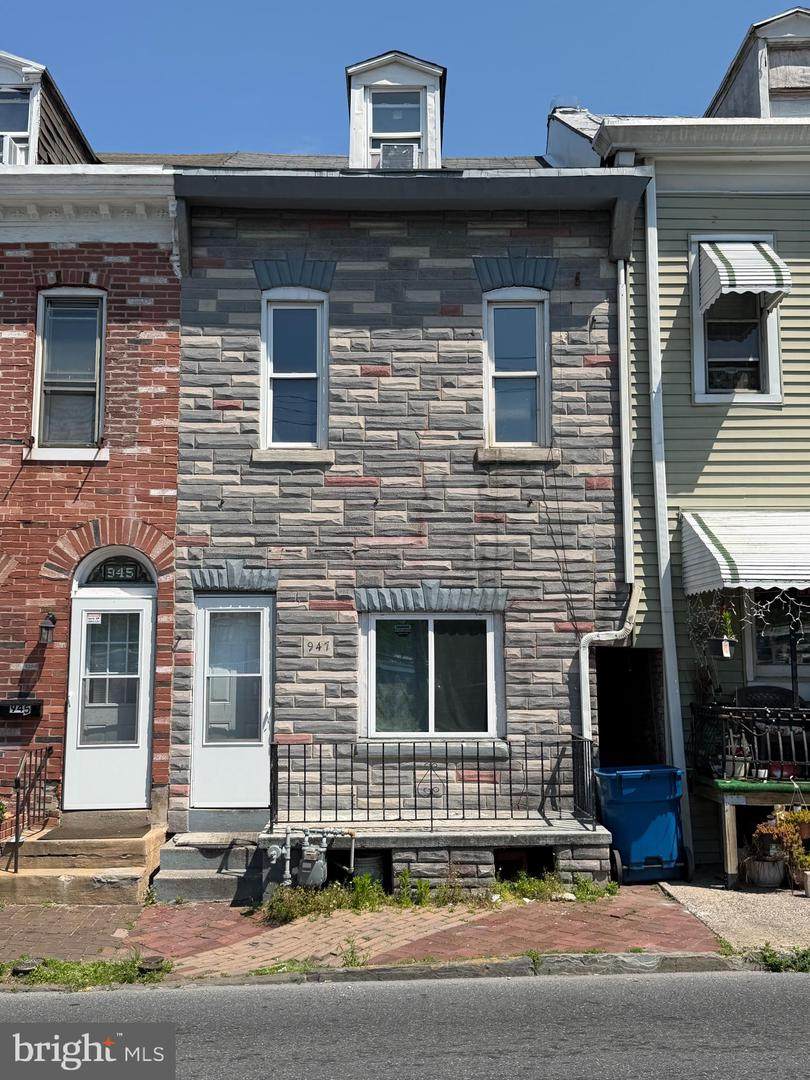 947 Cotton Street - Photo 1