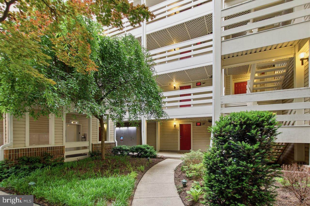 240 Reynolds Street - Photo 1