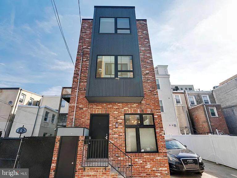 715 Bancroft Street - Photo 1