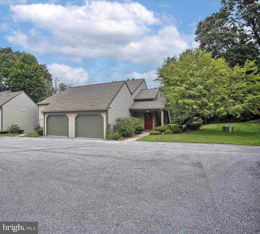 563 Roslaire Drive - Photo 1