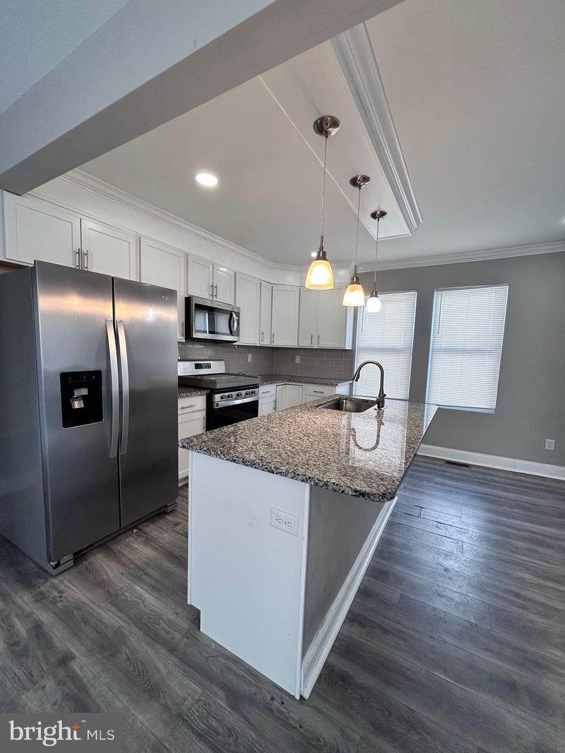 4207 Arizona Avenue - Photo 1