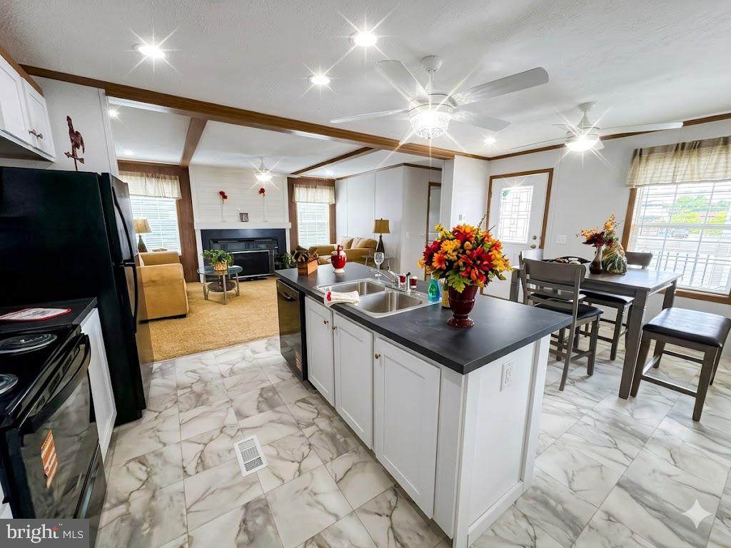 30 Debra Circle - Photo 1