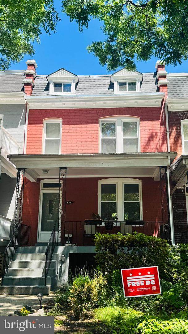 4207 Illinois Avenue - Photo 1
