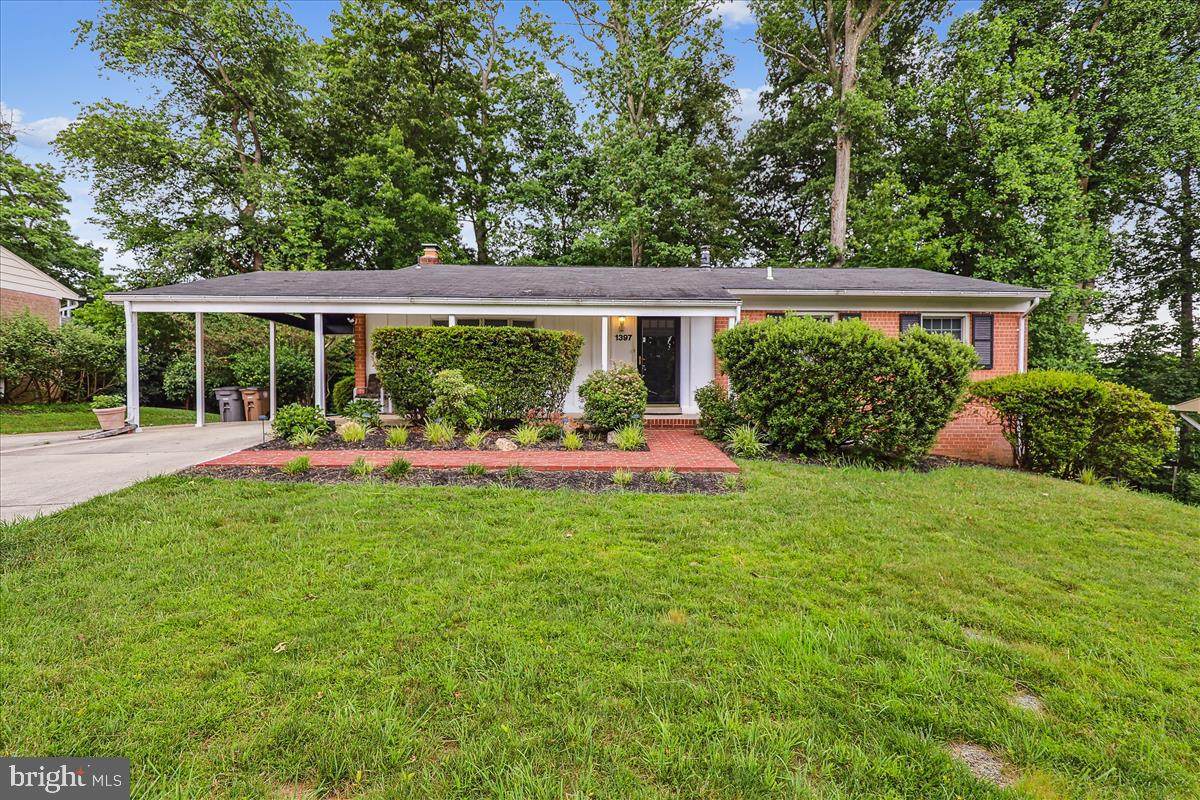 1397 Canterbury Way - Photo 1