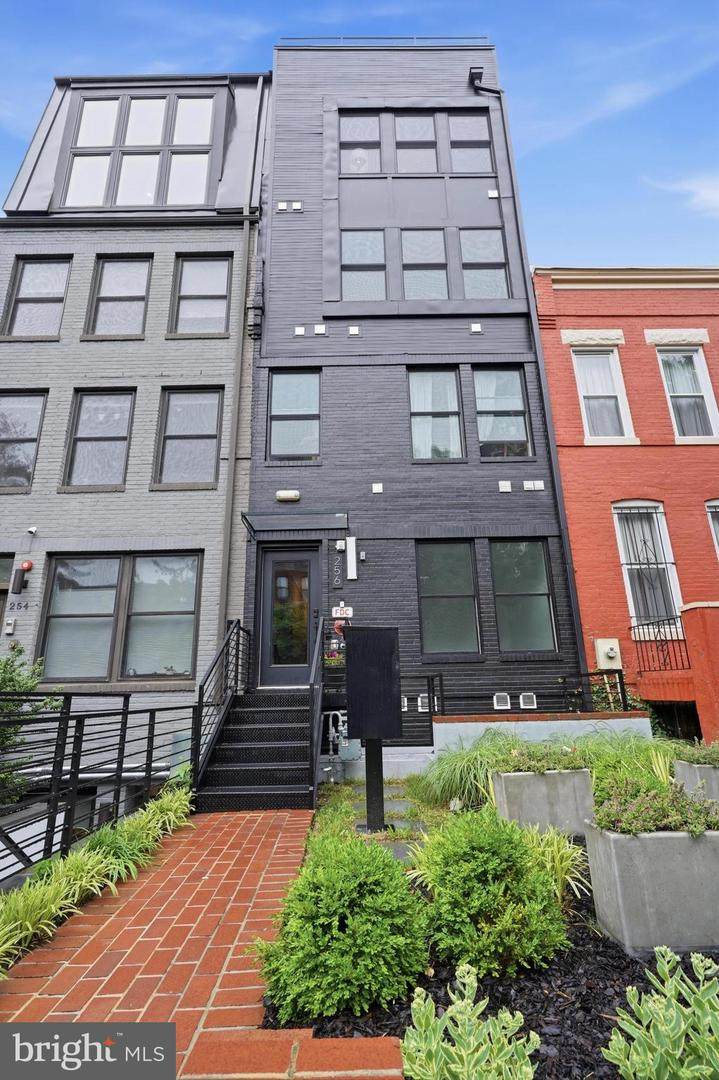 256 15TH Street - Photo 1