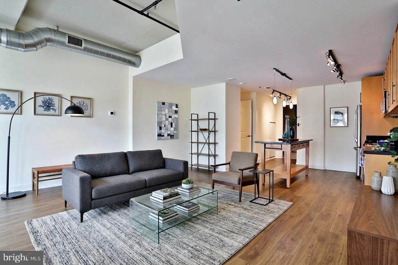 https://bt-photos.global.ssl.fastly.net/brightmls/1280_boomver_1_804967635888-2.jpg