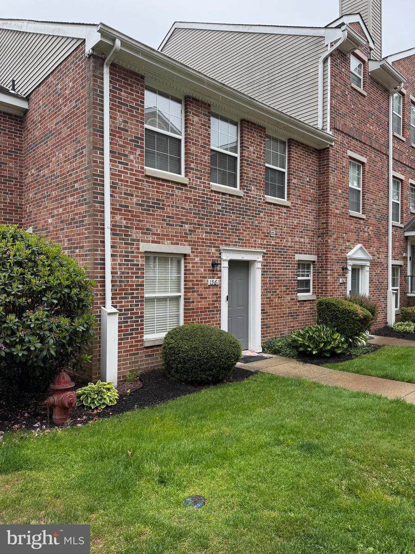 1561 Washington Court - Photo 1
