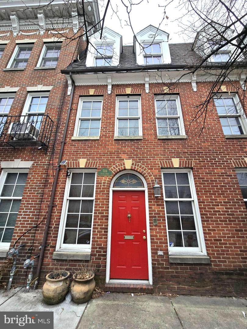 704 Bond Street - Photo 1
