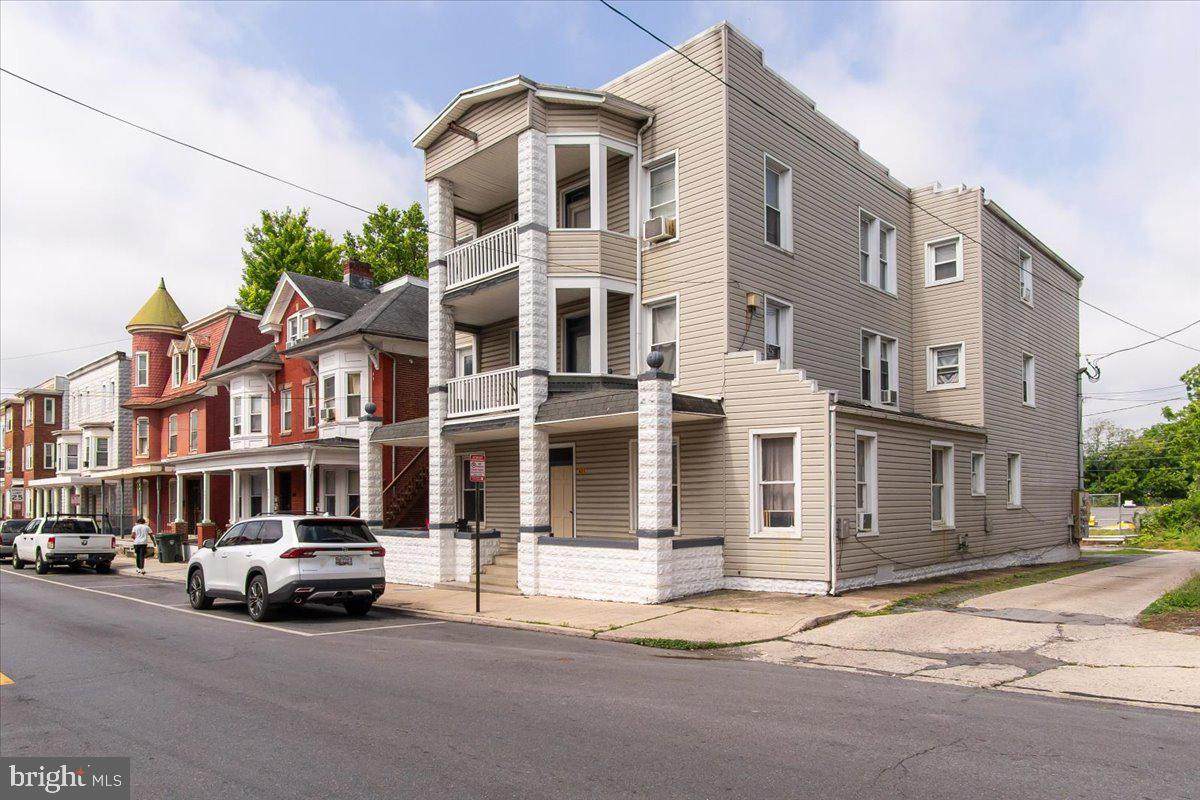 401 Potomac Street - Photo 1