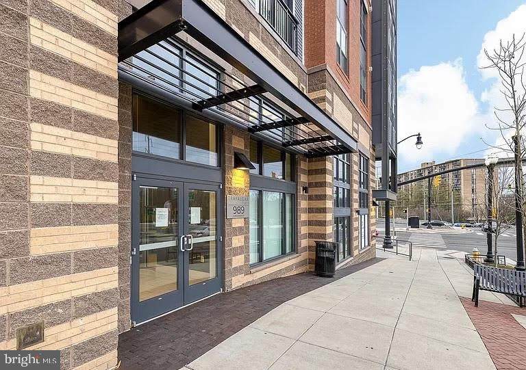 989 Buchanan Street - Photo 1