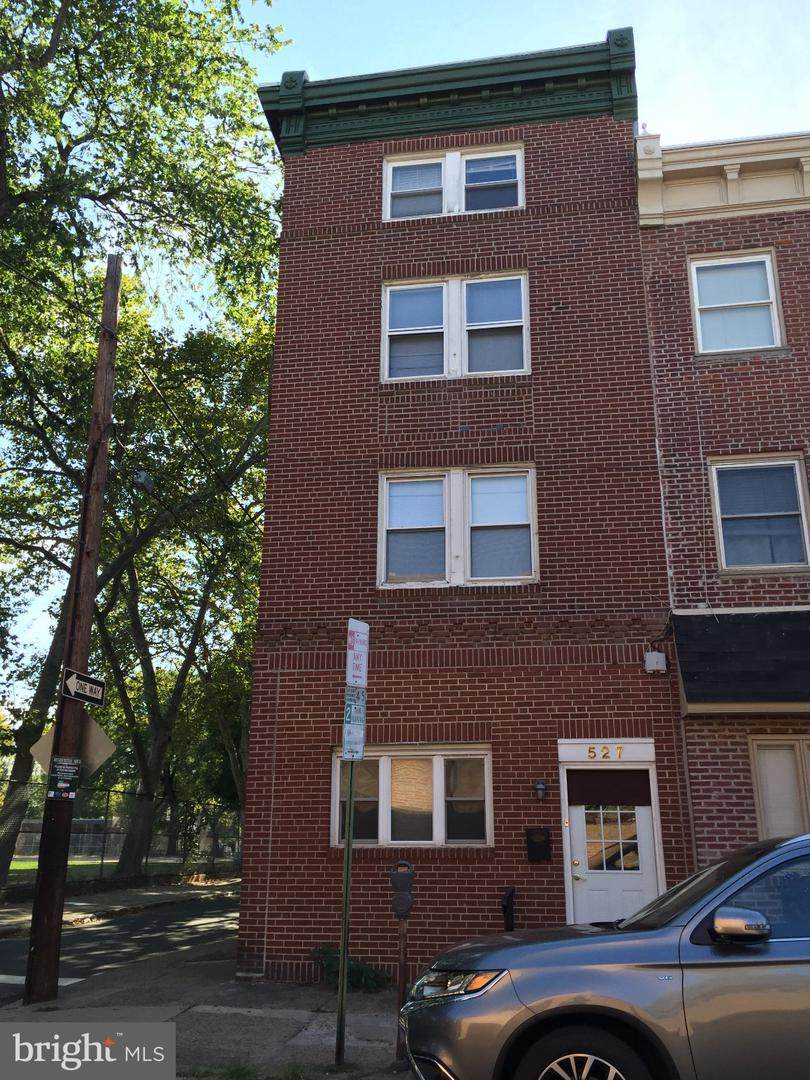 527 7TH Street - Photo 1