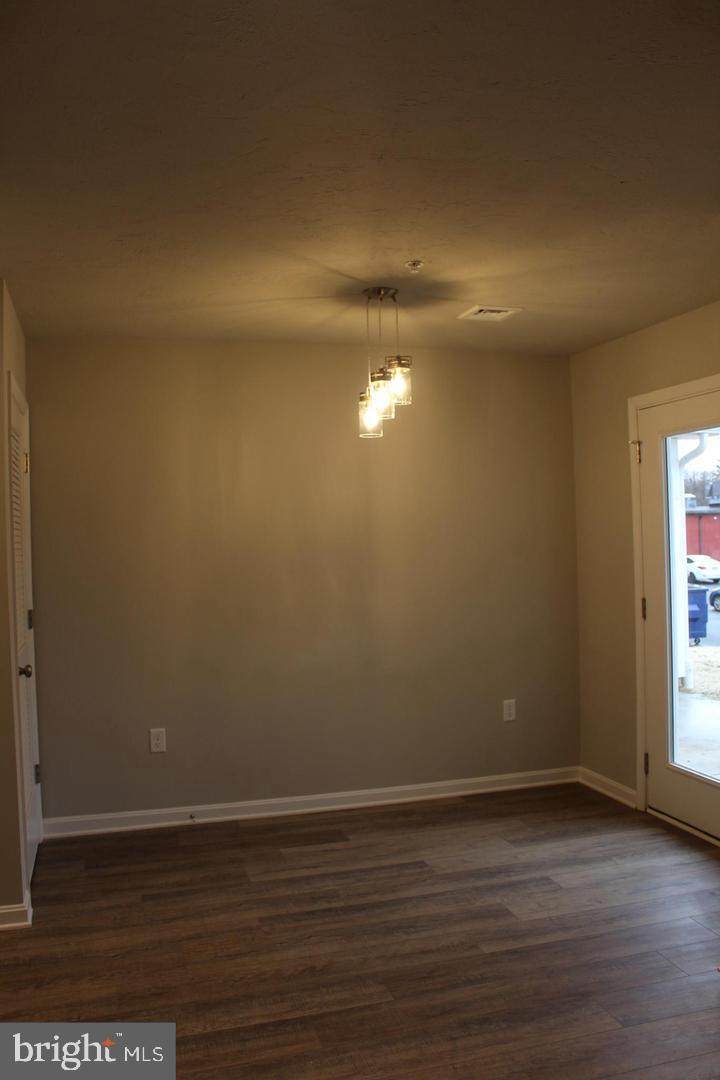 https://bt-photos.global.ssl.fastly.net/brightmls/1280_boomver_1_804995704690-2.jpg