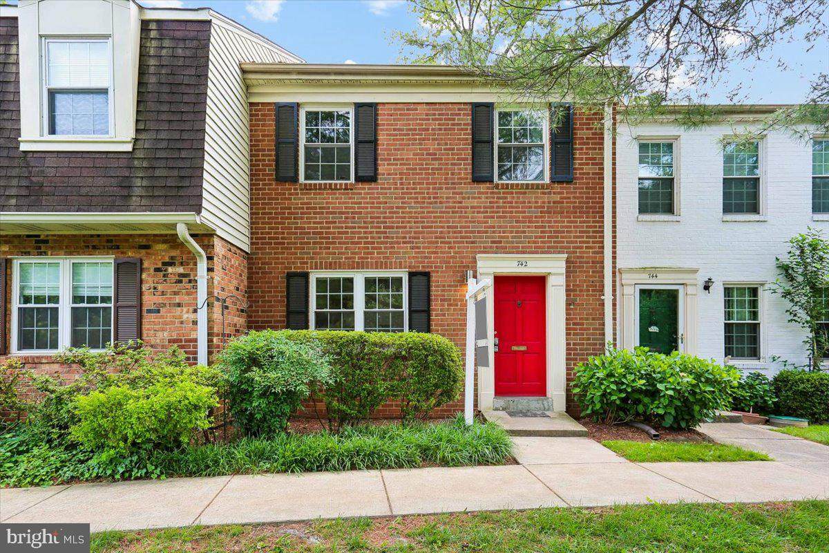 742 College Parkway - Photo 1