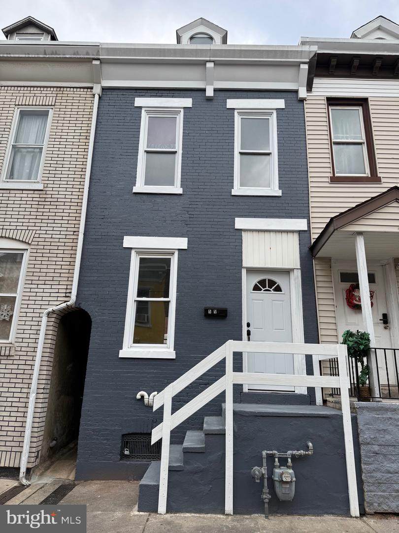 535 Moss Street - Photo 1