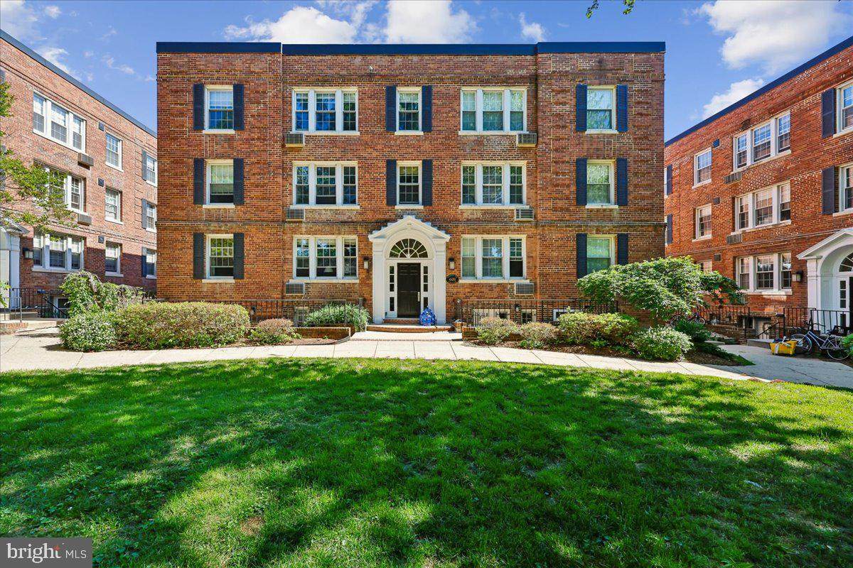 4481 Macarthur Boulevard - Photo 1
