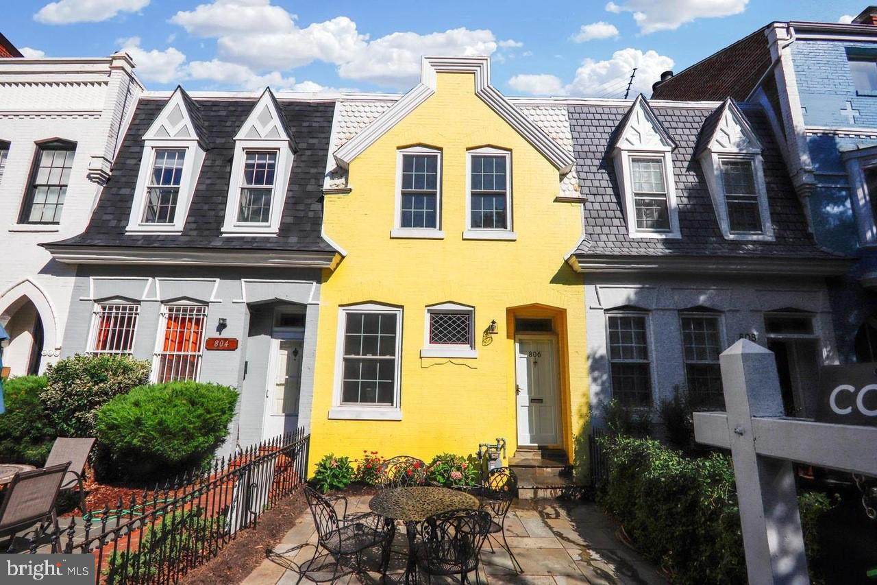 806 New Hampshire Avenue - Photo 1
