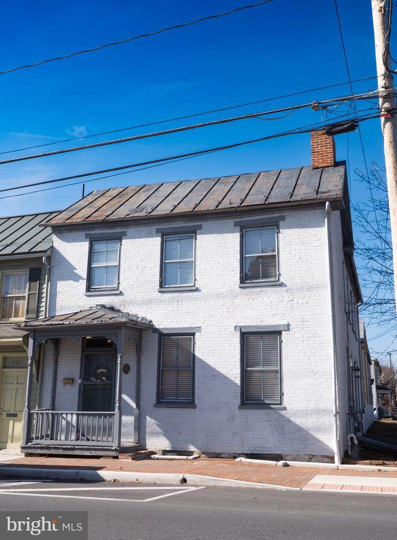 703 Loudoun Street - Photo 1