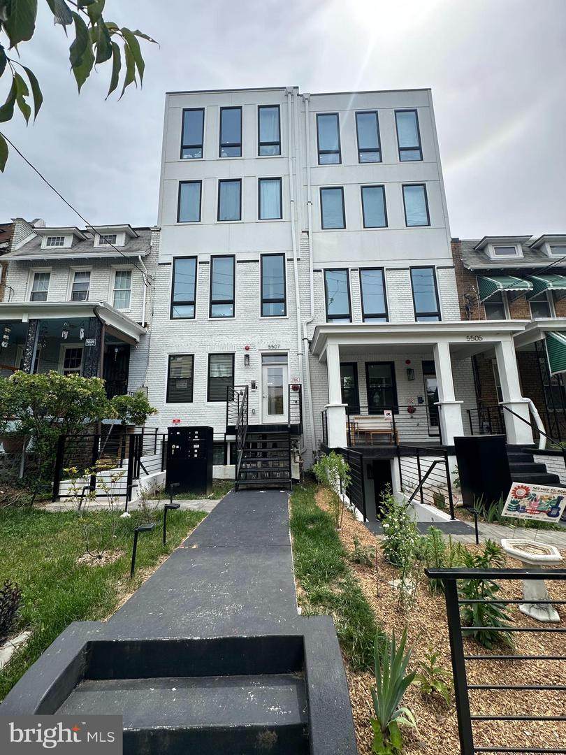 5507 7TH Street - Photo 1