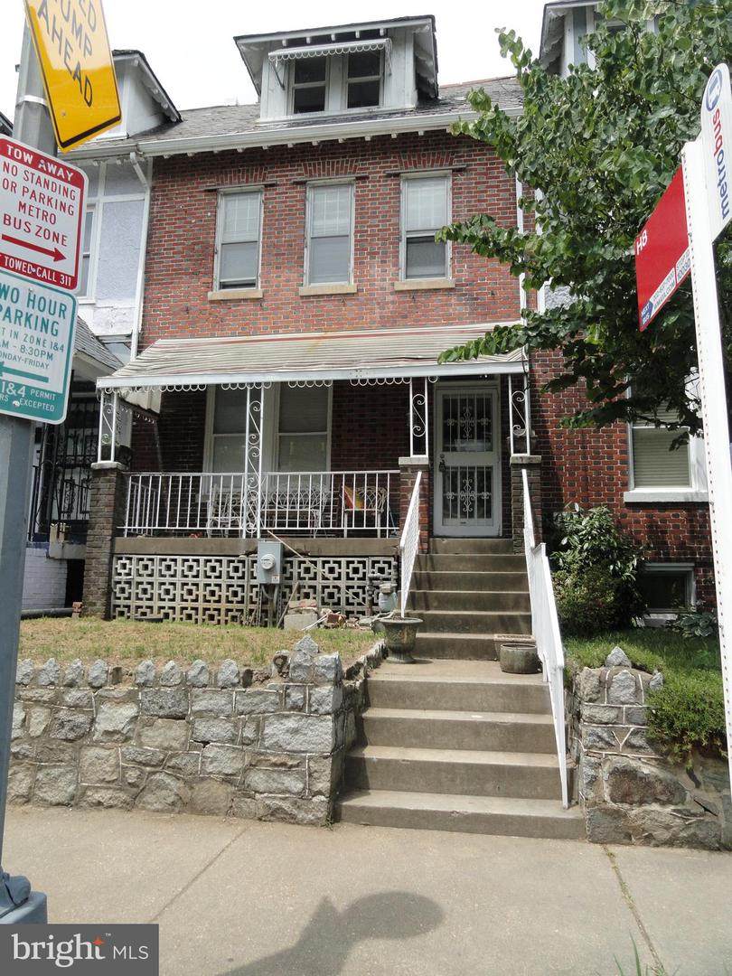 705 Quincy Street - Photo 1