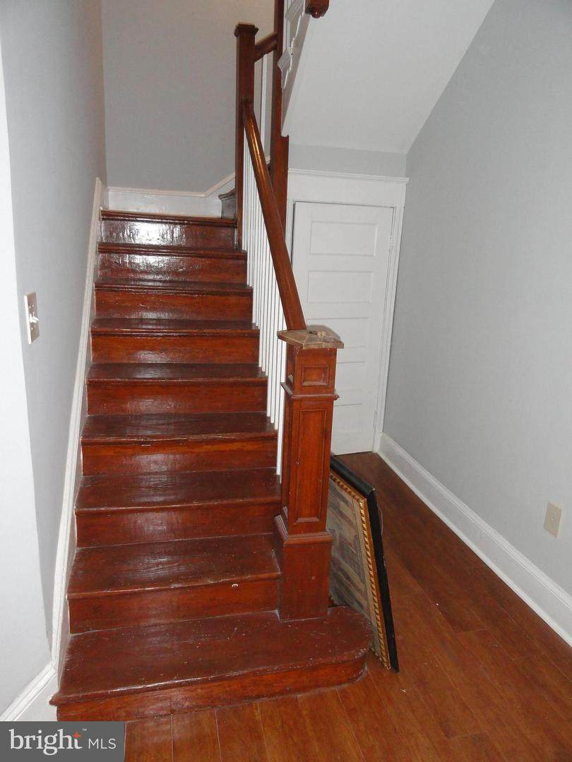 https://bt-photos.global.ssl.fastly.net/brightmls/orig_boomver_1_805020058916-2.jpg