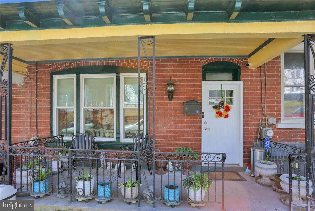 225 Fairview Street - Photo 1
