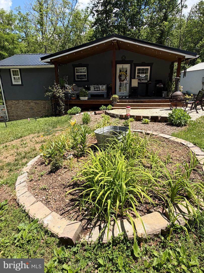 204 Raccoon Lane - Photo 1