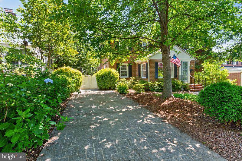 1521 Kenilworth Street - Photo 1