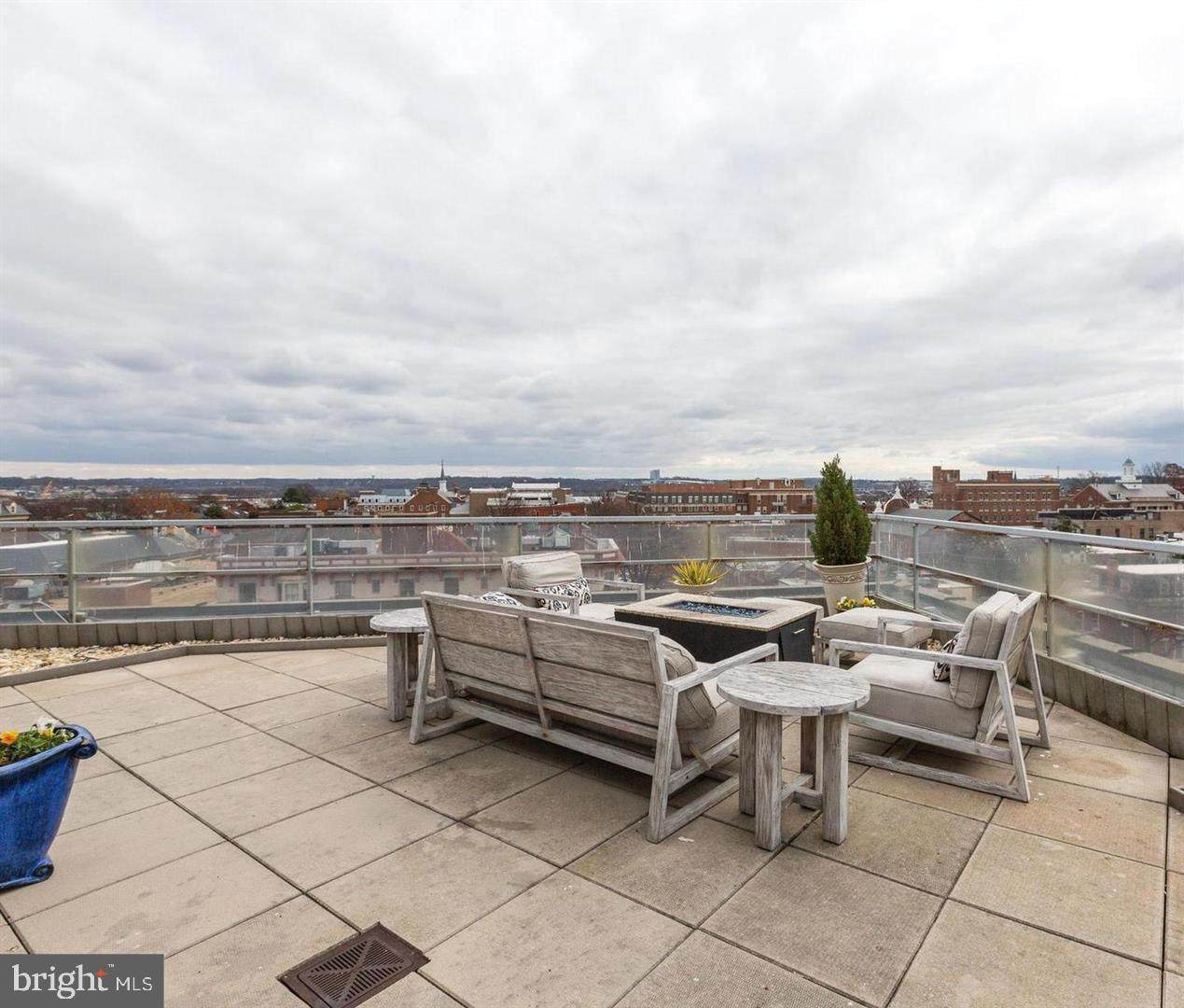 815 King Street - Photo 1