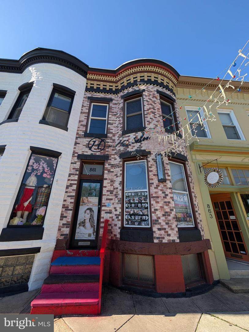 861 36TH Street - Photo 1