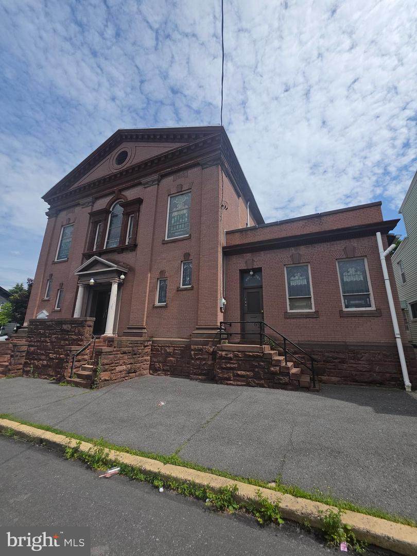 144 Carbon Street - Photo 1