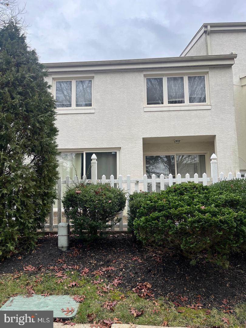 105 Montrose Avenue - Photo 1