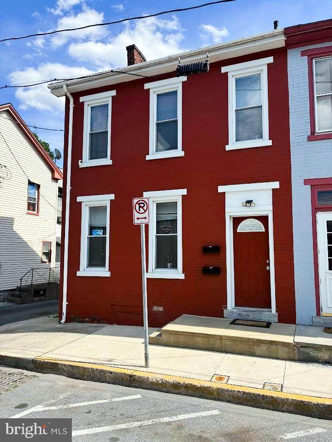 924 Water Street - Photo 1