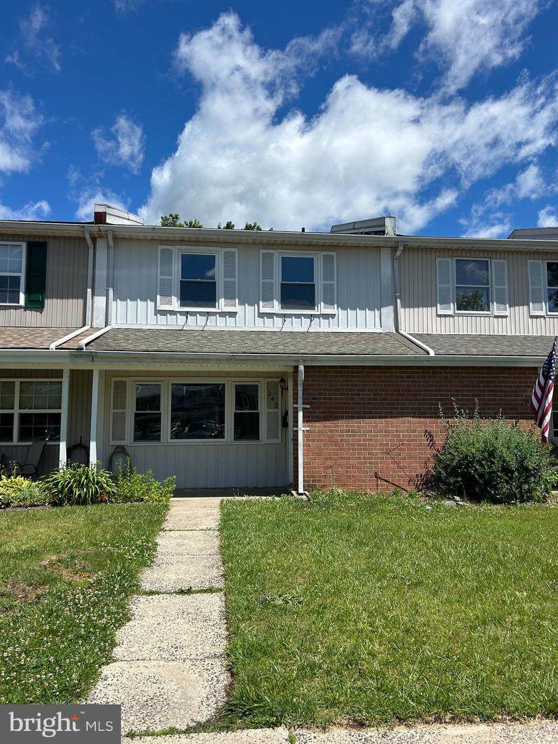 242 Daffodil Court - Photo 1