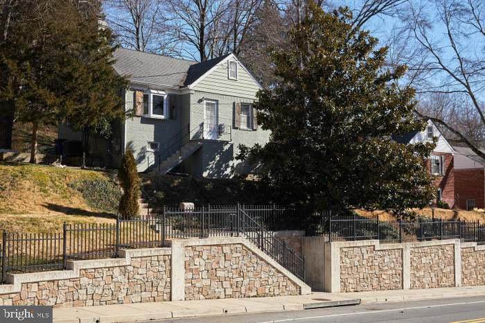 221 Dale Drive - Photo 1