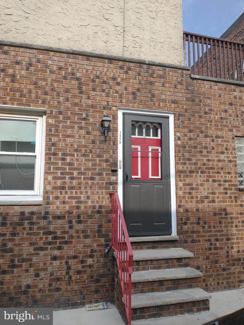1529 Porter Street - Photo 1