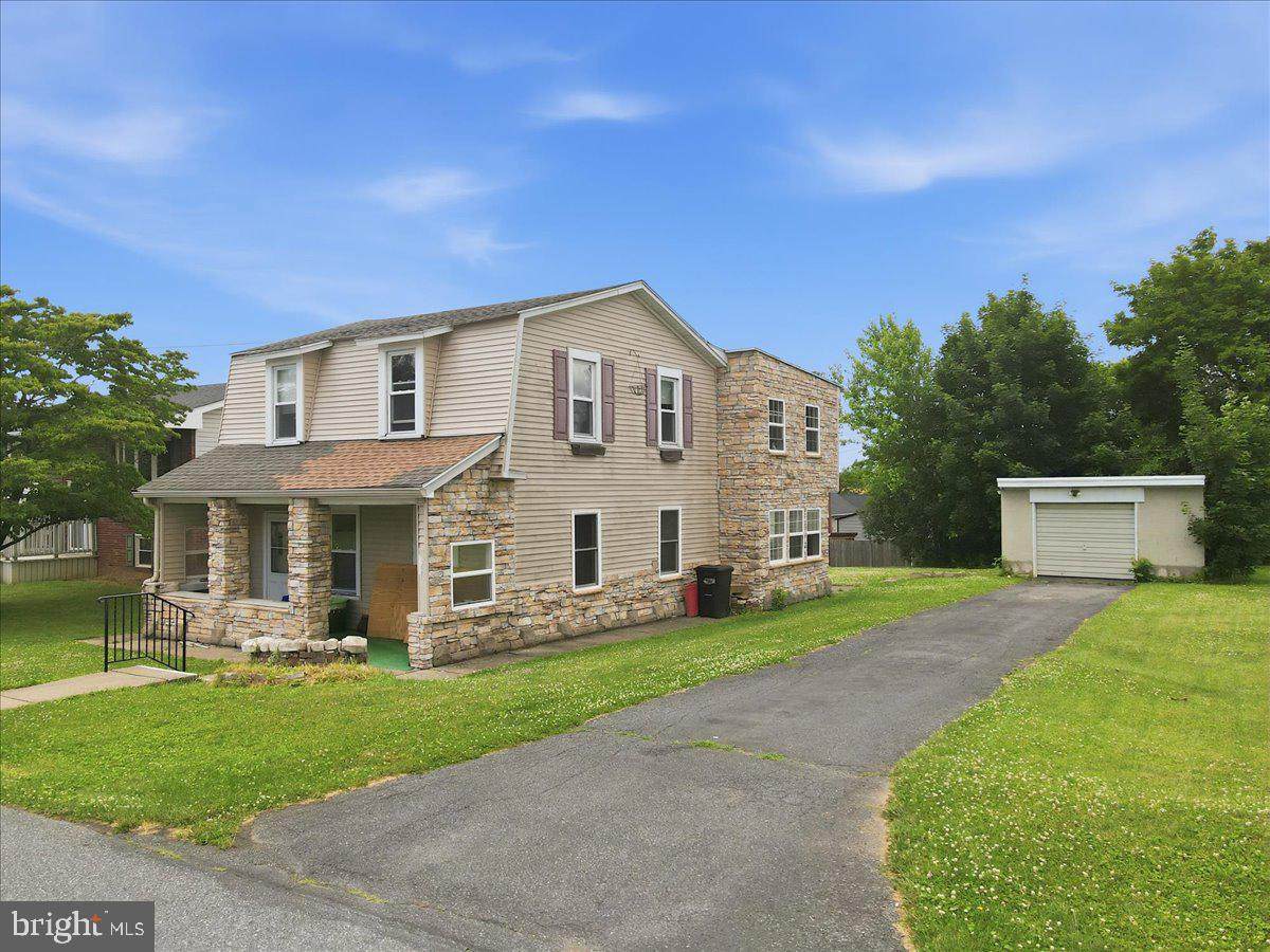 1839 6TH Street - Photo 1