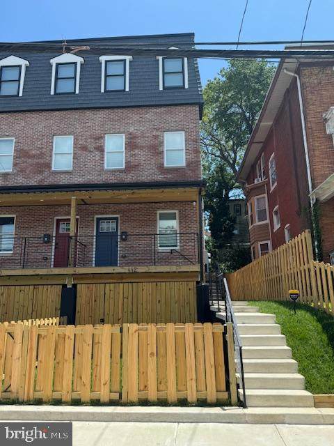 442 Queen Lane - Photo 1