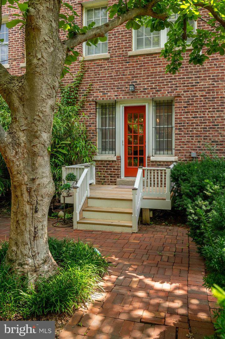1661 Crescent Place - Photo 1