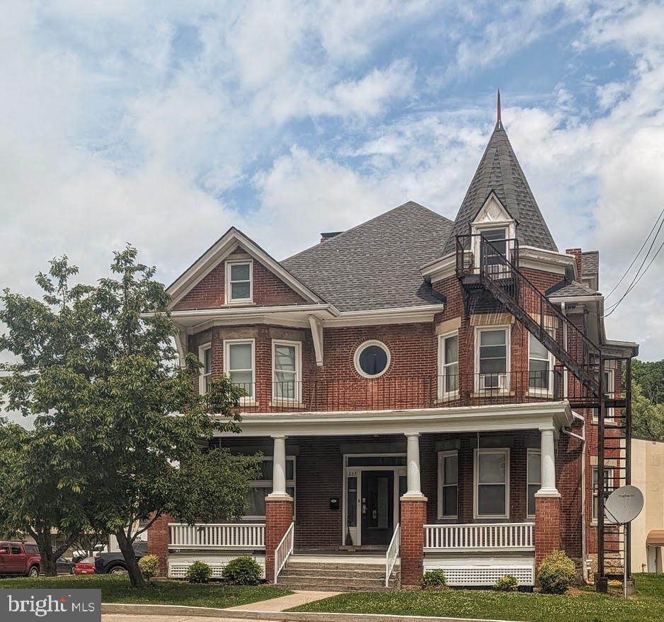 233 E Pitt Street - Photo 1