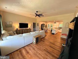 https://bt-photos.global.ssl.fastly.net/brightmls/orig_boomver_1_805065442746-2.jpg