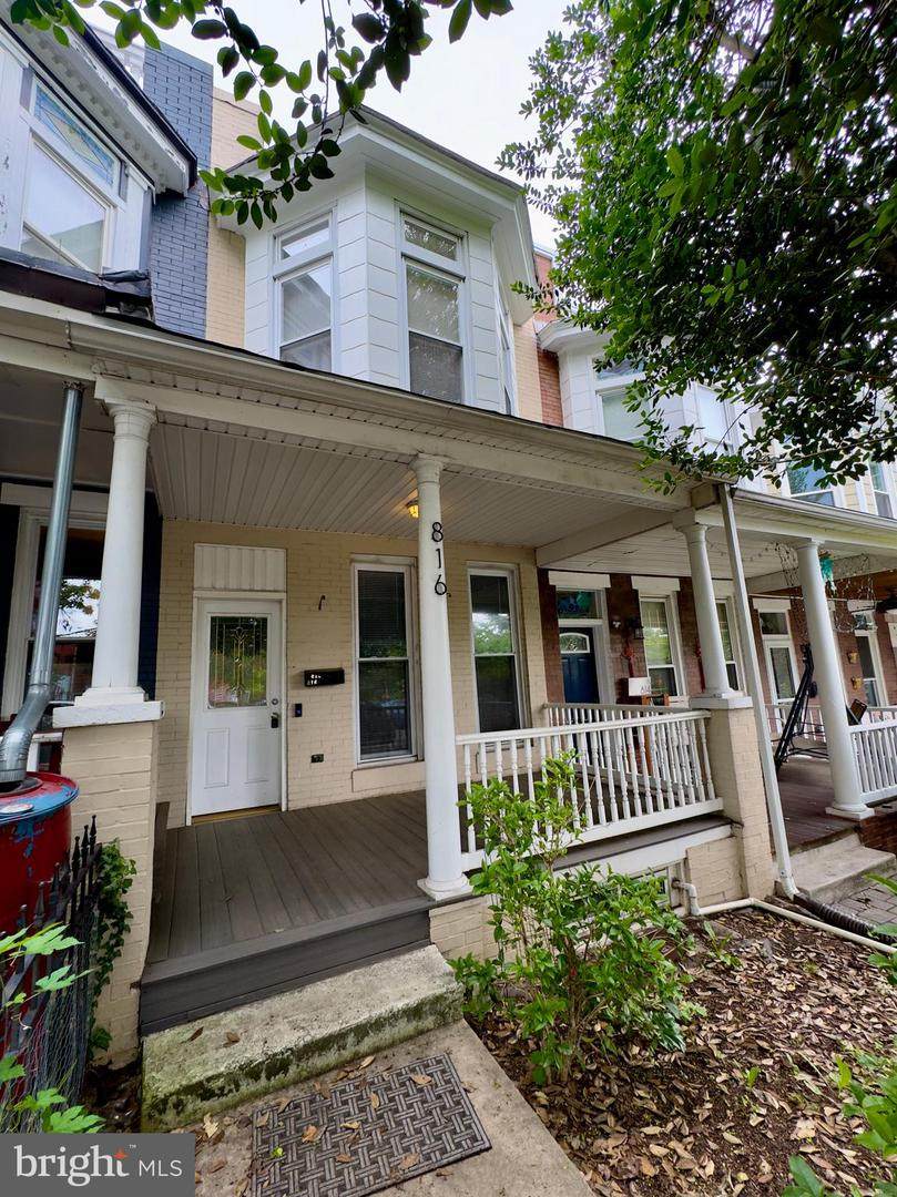816 37TH Street - Photo 1