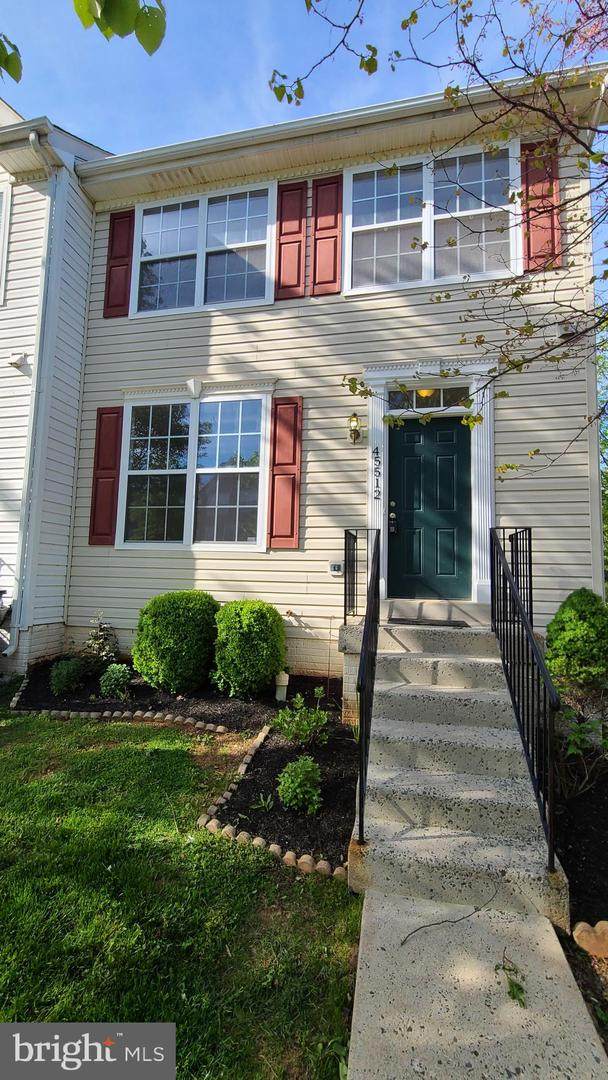 45512 Lakemont Square - Photo 1