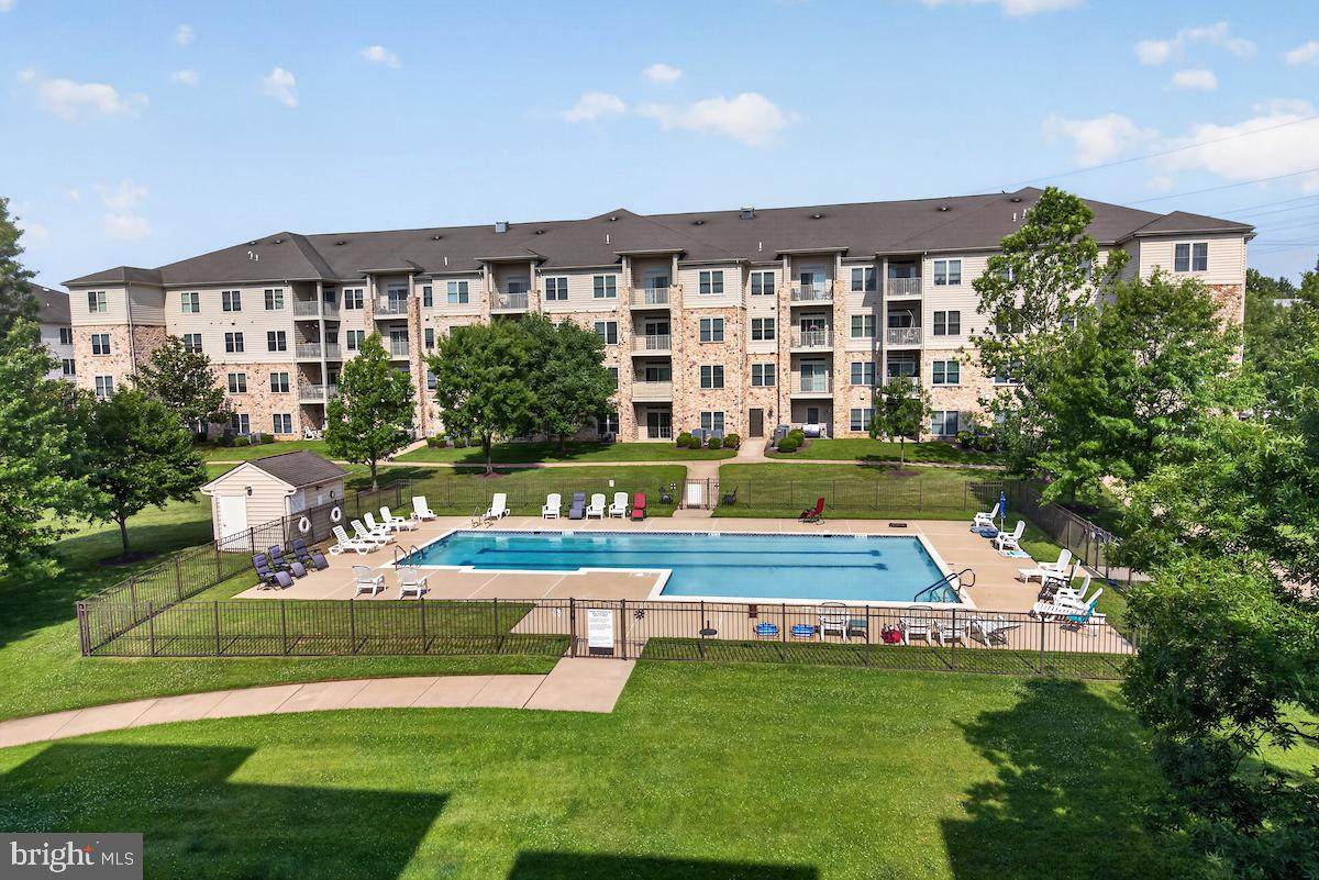 1000-UNIT Fountainview Circle - Photo 1