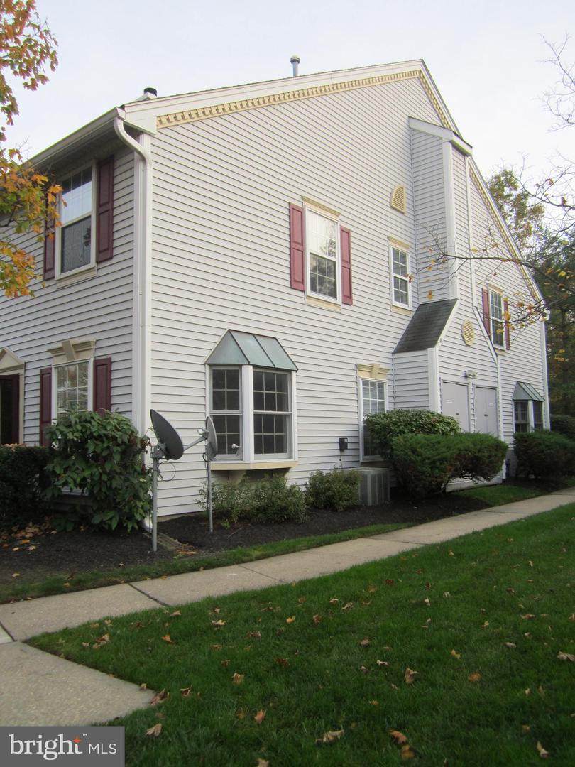 92 Versailles Court - Photo 1