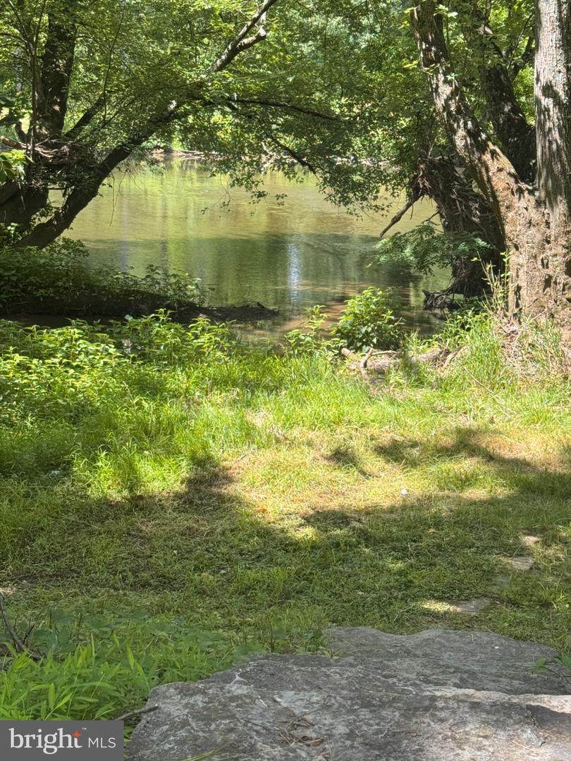 https://bt-photos.global.ssl.fastly.net/brightmls/orig_boomver_1_805076241800-2.jpg