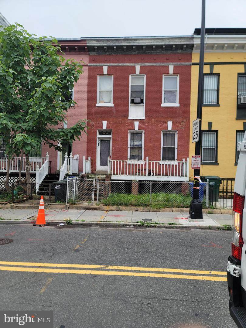 1414 Newton Street - Photo 1