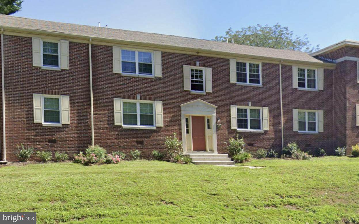 100 Park Boulevard - Photo 1