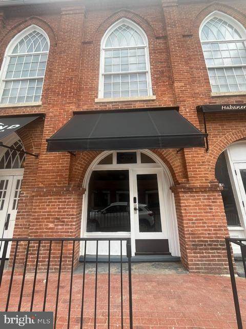 108 W Burke St - Photo 1