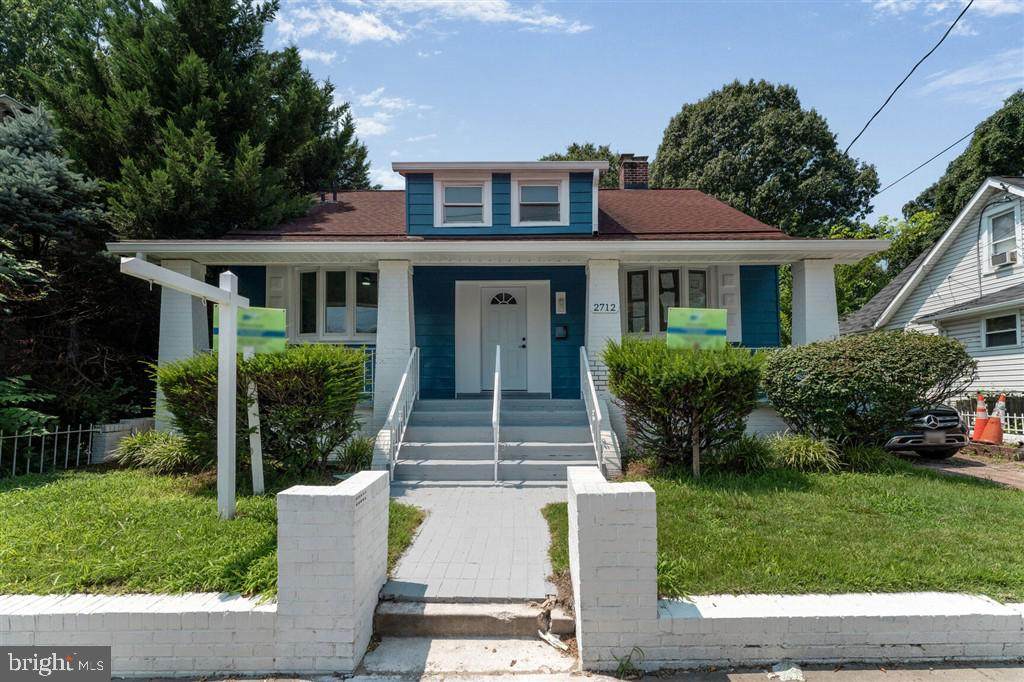 2712 South Dakota Avenue - Photo 1